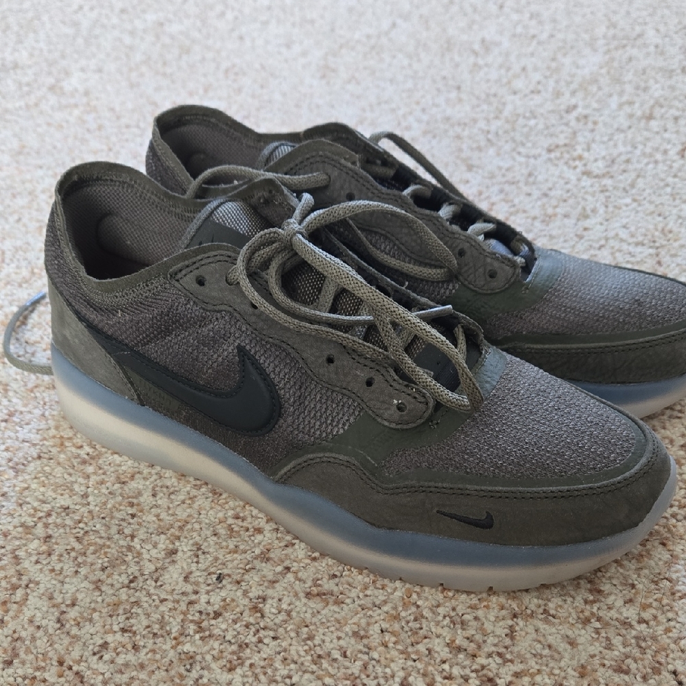 Nike Men's Dark Green and Black Sneakers